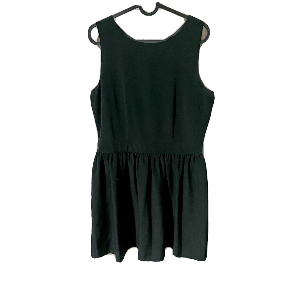 BONGO Junior’s Keyhole Little Black mini Dress sleeveless size 11 unlined EUC